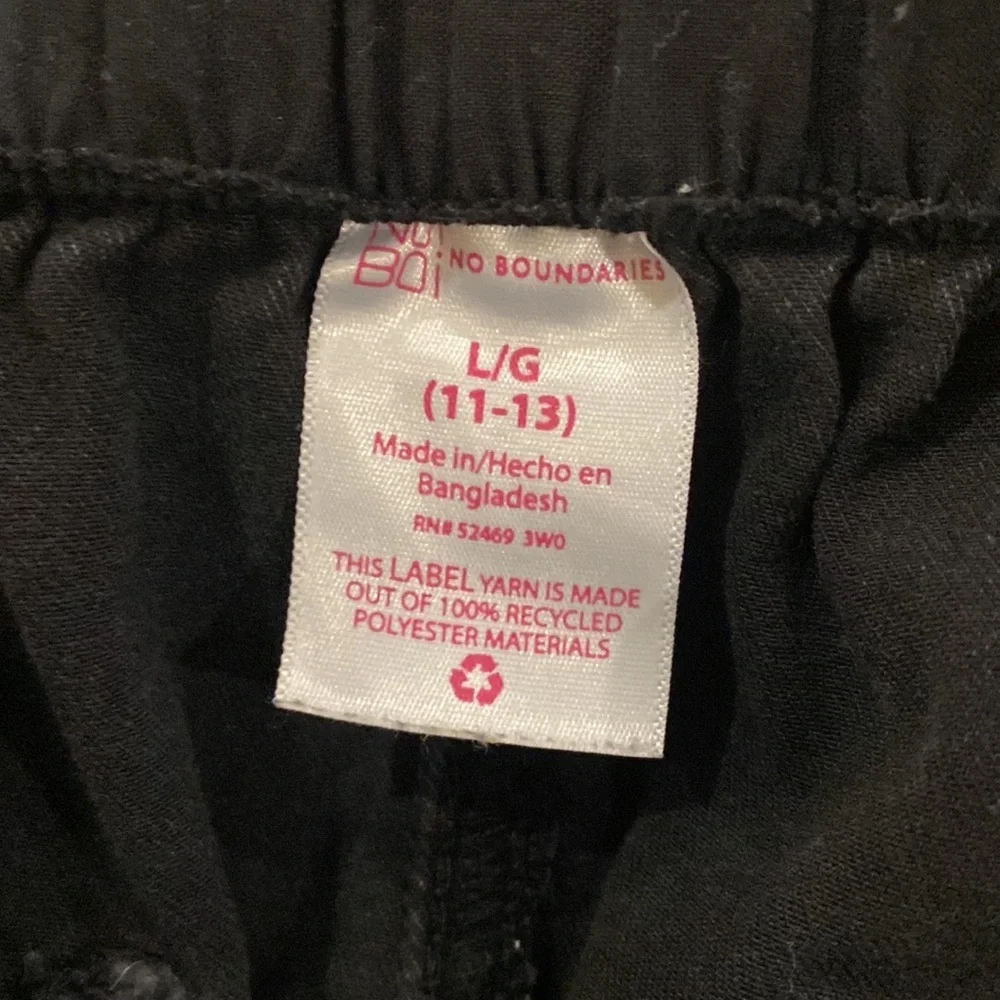 No Boundaries black high waisted button fly shorts. Size L